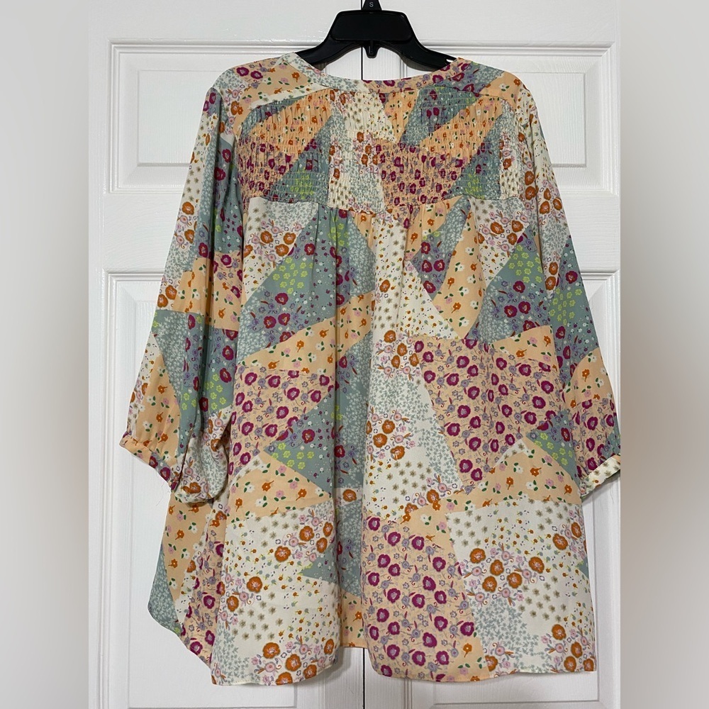 ROSE + OLIVE Floral  Women's Top SIZE 2X - Picture 2 of 7